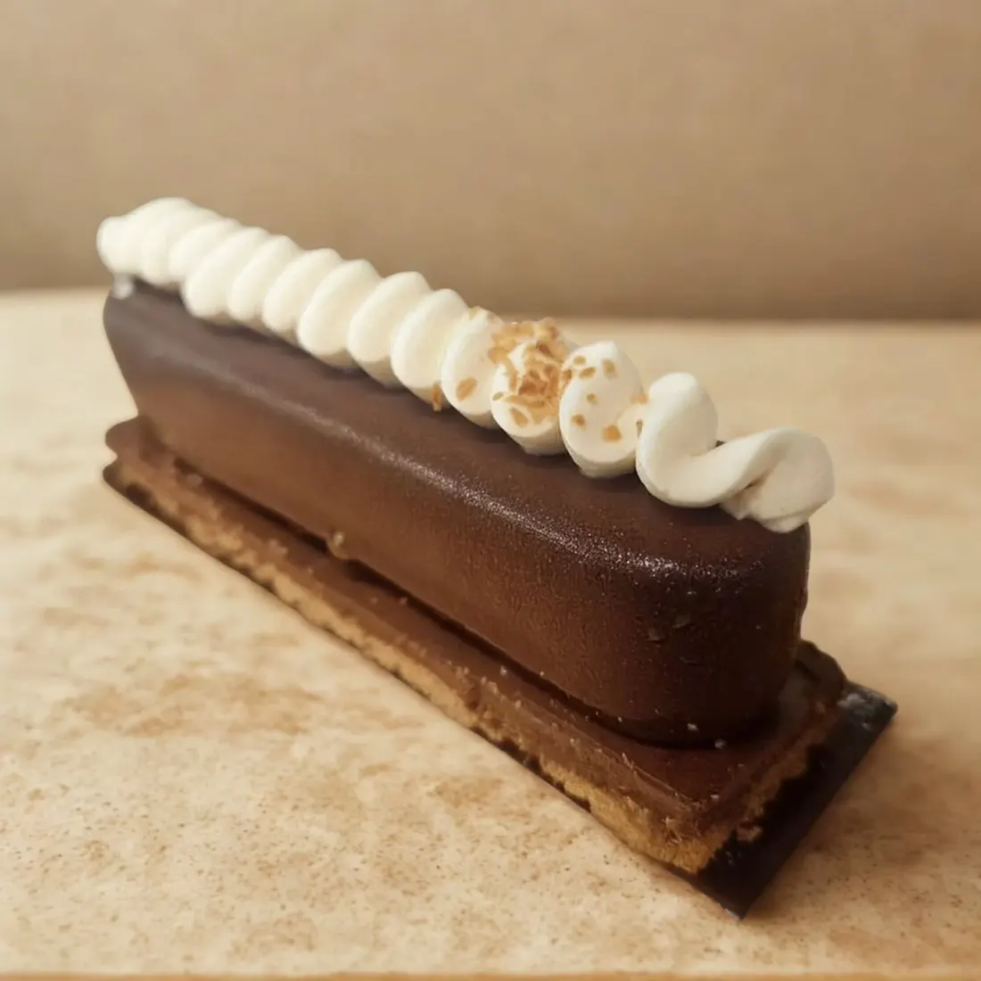 Bûchette trois chocolats sur fond clair
