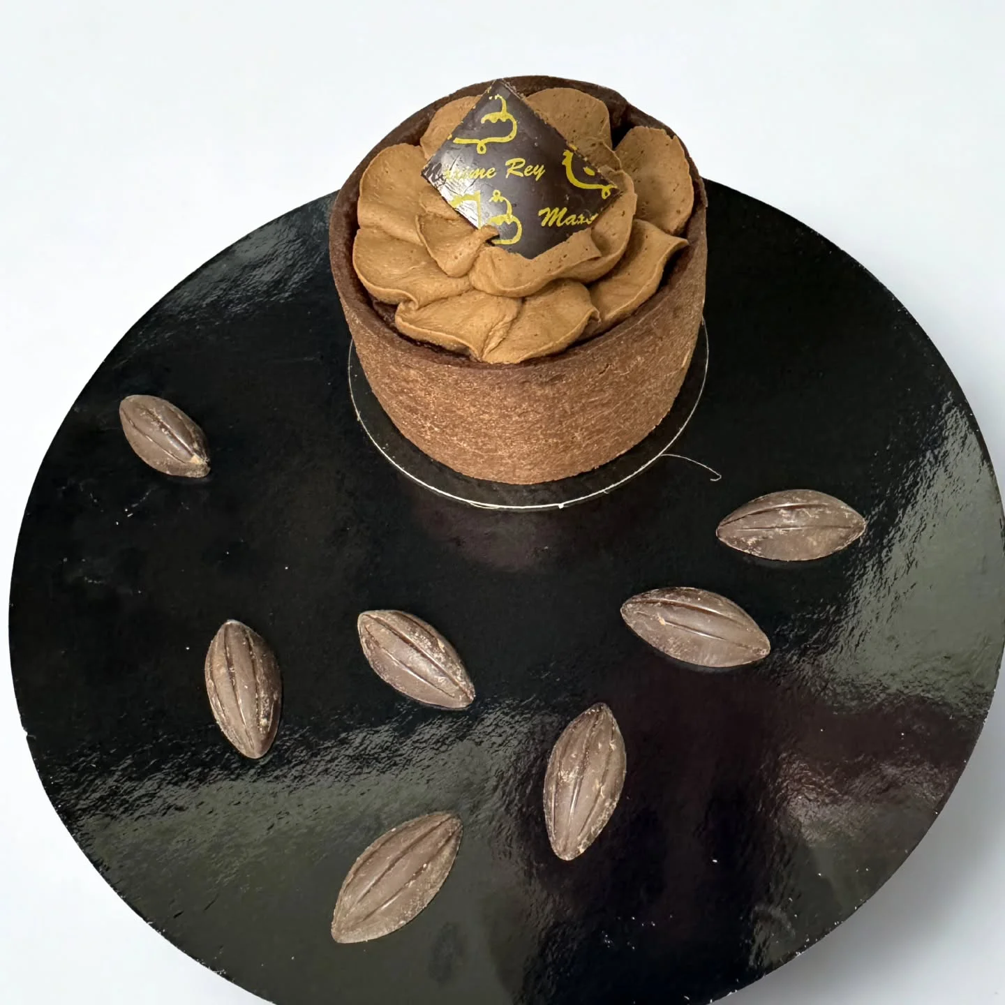 Flan moelleux au chocolat sur pâte sablée cacao