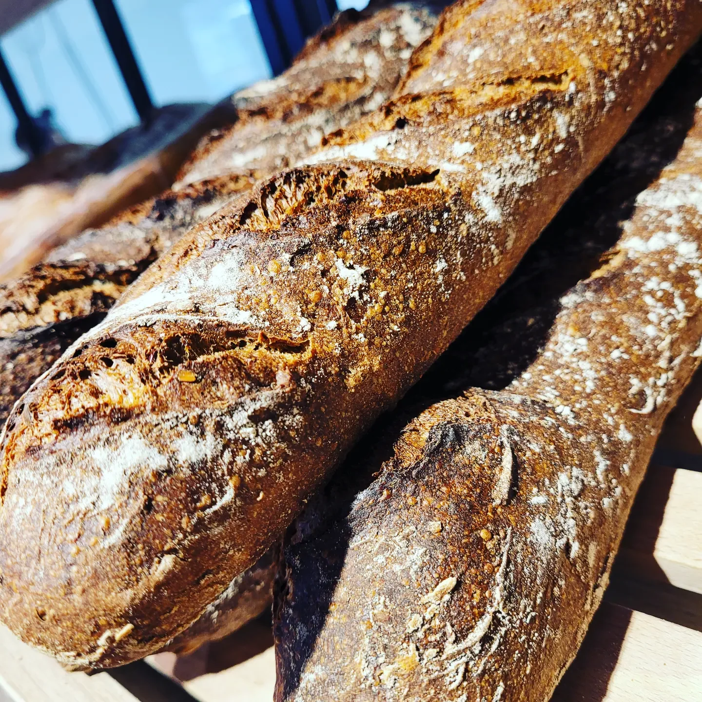 Baguettes au sarrasin à la croûte foncée