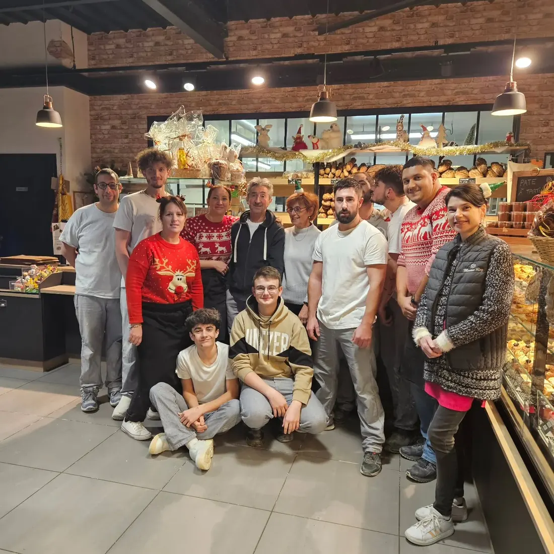 L'équipe de la Boulangerie Maxime Rey réunie en boutique