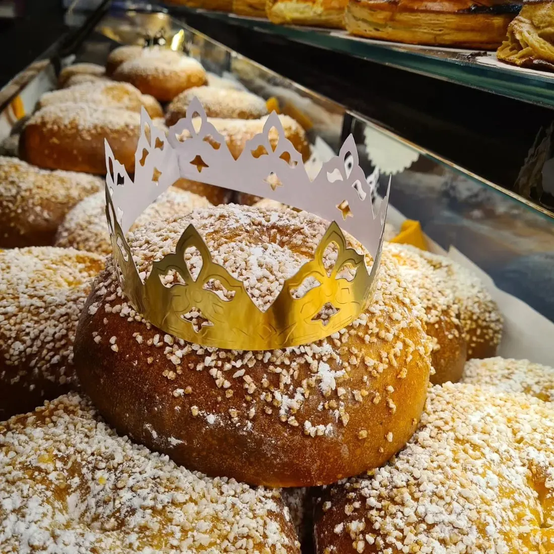 Galettes briochées de l'Épiphanie avec couronne