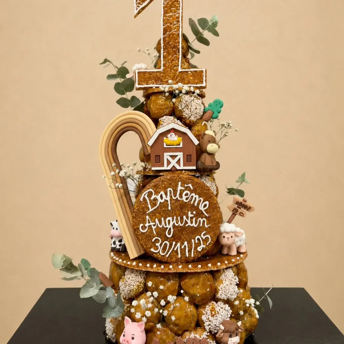 Pièce montée de baptême en choux et nougatine